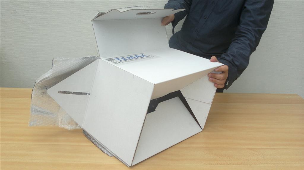 Krautz Temax isolierte karton box mit handgriffe