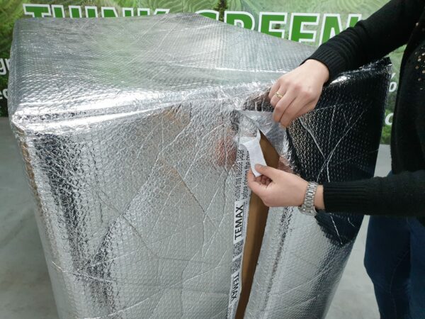 Insulated cover for hot and cold temperatures