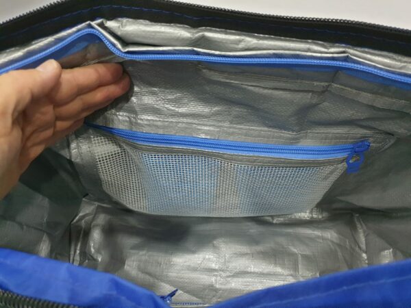 High-quality cooling bag specifically for chilled or frozen medicines