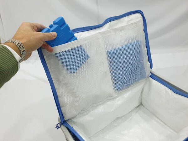 Cool bag with cooling compartment for gel packs or dry ice